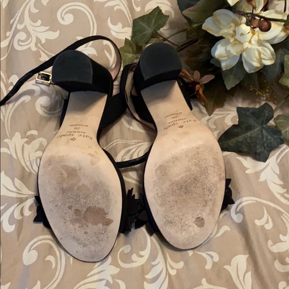 Kate Spade Black Flowered Block Heels Sz 7M - Picture 4 of 4